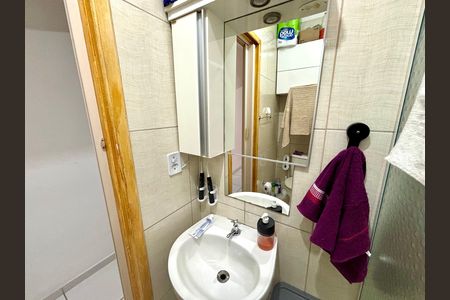 Casa à venda com 63m², 2 quartos e 1 vaga Casa à venda com 63m², 2 quartos e 1 vagaBanheiro