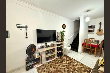 Casa à venda com 63m², 2 quartos e 1 vaga Casa à venda com 63m², 2 quartos e 1 vagaSala