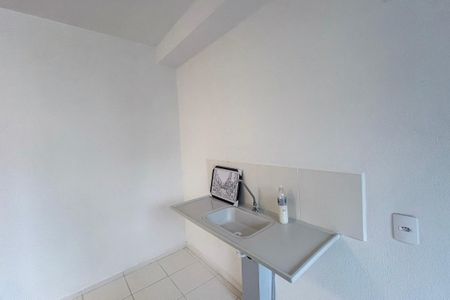 Cozinha de apartamento para alugar com 2 quartos, 44m² em Parque Bristol, São Paulo