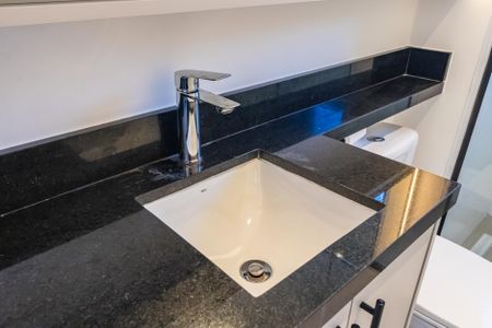 Banheiro de apartamento para alugar com 1 quarto, 47m² em Empresarial 18 do Forte, Barueri