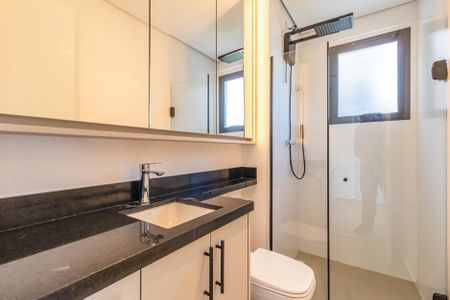 Banheiro de apartamento para alugar com 1 quarto, 47m² em Empresarial 18 do Forte, Barueri