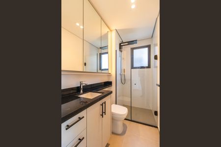 Banheiro de apartamento para alugar com 1 quarto, 47m² em Empresarial 18 do Forte, Barueri