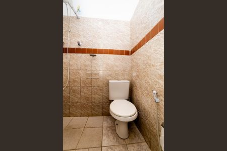 Casa para alugar com 80m², 2 quartos e 1 vaga Casa para alugar com 80m², 2 quartos e 1 vagaBanheiro Social