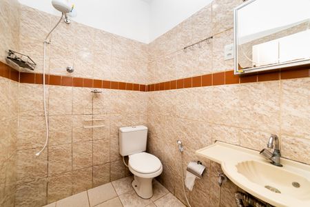 Casa para alugar com 80m², 2 quartos e 1 vaga Casa para alugar com 80m², 2 quartos e 1 vagaBanheiro Social