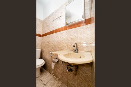 Casa para alugar com 80m², 2 quartos e 1 vaga Casa para alugar com 80m², 2 quartos e 1 vagaBanheiro Social