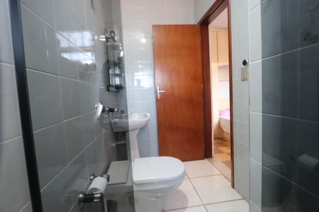 Casa à venda com 150m², 3 quartos e 2 vagasBanheiro da Suíte