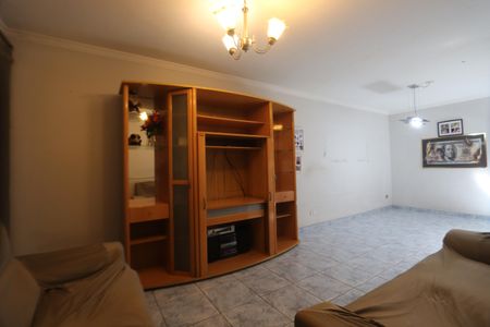 Casa à venda com 150m², 3 quartos e 2 vagasSala