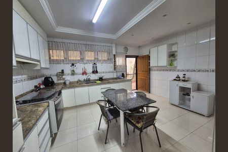 Casa para alugar com 500m², 4 quartos e 4 vagas