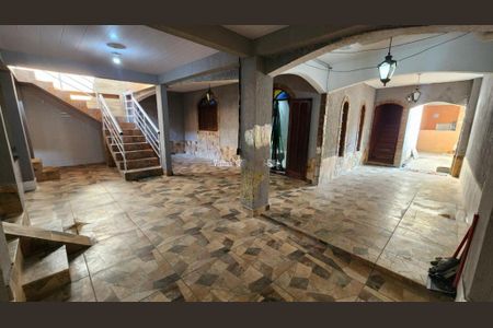 Casa à venda com 404m², 5 quartos e 2 vagas Casa à venda com 404m², 5 quartos e 2 vagasFoto 06