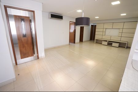 Apartamento para alugar com 3 quartos, 135m² em Setor Bueno, Goiânia