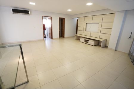 Apartamento para alugar com 135m², 3 quartos e 3 vagas