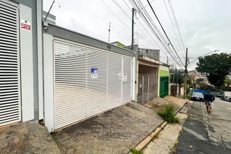 Casa à venda com 274m², 3 quartos e 6 vagas Casa à venda com 274m², 3 quartos e 6 vagasFachada