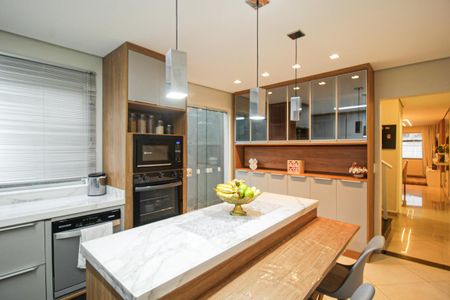 Casa à venda com 274m², 3 quartos e 6 vagas Casa à venda com 274m², 3 quartos e 6 vagasCozinha