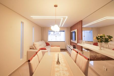 Casa à venda com 274m², 3 quartos e 6 vagas Casa à venda com 274m², 3 quartos e 6 vagasSala