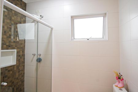 Casa à venda com 274m², 3 quartos e 6 vagas Casa à venda com 274m², 3 quartos e 6 vagasBanheiro da Suíte 2