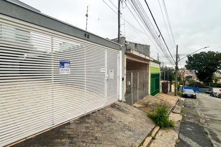 Casa à venda com 274m², 3 quartos e 6 vagas Casa à venda com 274m², 3 quartos e 6 vagasFachada