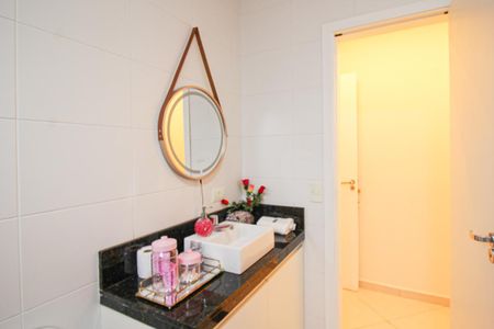 Casa à venda com 274m², 3 quartos e 6 vagas Casa à venda com 274m², 3 quartos e 6 vagasBanheiro da Suíte 2