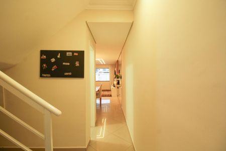 Casa à venda com 274m², 3 quartos e 6 vagas Casa à venda com 274m², 3 quartos e 6 vagasEscada