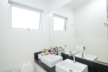 Casa à venda com 274m², 3 quartos e 6 vagas Casa à venda com 274m², 3 quartos e 6 vagasBanheiro da Suíte 1