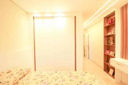 Casa à venda com 274m², 3 quartos e 6 vagas Casa à venda com 274m², 3 quartos e 6 vagasSuíte 2