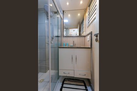 Apartamento à venda com 72m², 3 quartos e 2 vagas Apartamento à venda com 72m², 3 quartos e 2 vagasBanheiro da Suíte