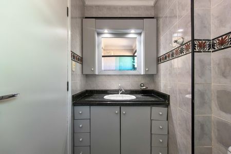 Apartamento para alugar com 85m², 2 quartos e 1 vaga Apartamento para alugar com 85m², 2 quartos e 1 vagaBanheiro da Suíte