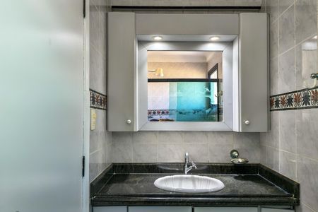 Apartamento para alugar com 85m², 2 quartos e 1 vaga Apartamento para alugar com 85m², 2 quartos e 1 vagaBanheiro da Suíte