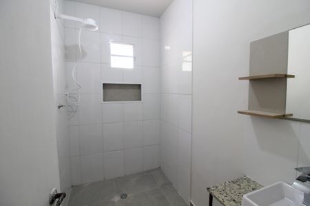 Banheiro de kitnet/studio para alugar com 1 quarto, 26m² em Ferreira, São Paulo