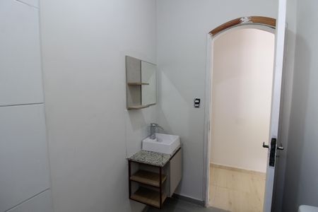 Banheiro de kitnet/studio para alugar com 1 quarto, 26m² em Ferreira, São Paulo