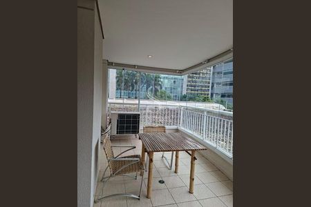 Apartamento para alugar com 77m², 2 quartos e sem vaga