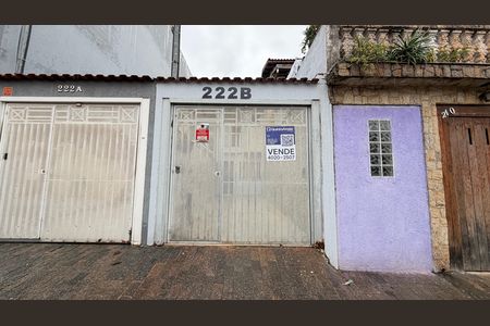 Casa à venda com 78m², 2 quartos e 2 vagas Casa à venda com 78m², 2 quartos e 2 vagasFachada