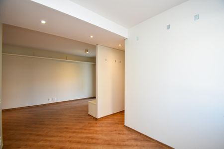Apartamento à venda com 56m², 1 quarto e 1 vagaSala / quarto revercivel