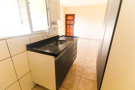Cozinha de casa de condomínio para alugar com 1 quarto, 50m² em Jardim das Oliveiras, São Paulo