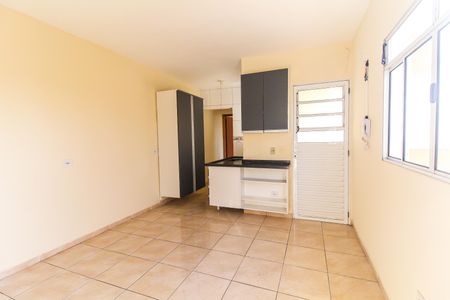 Sala/Cozinha de casa de condomínio para alugar com 1 quarto, 50m² em Jardim das Oliveiras, São Paulo