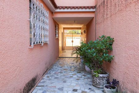 Casa para alugar com 233m², 3 quartos e 2 vagas Casa para alugar com 233m², 3 quartos e 2 vagasQuintal / Garagem / Lateral da Casa