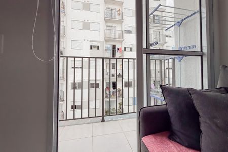 Apartamento à venda com 37m², 2 quartos e 1 vaga Apartamento à venda com 37m², 2 quartos e 1 vagaSala - Varanda