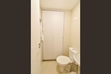 Apartamento à venda com 148m², 3 quartos e 2 vagas Apartamento à venda com 148m², 3 quartos e 2 vagasBanheiro de serviço
