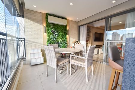 Apartamento à venda com 148m², 3 quartos e 2 vagas Apartamento à venda com 148m², 3 quartos e 2 vagasVaranda