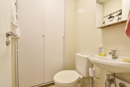 Apartamento à venda com 148m², 3 quartos e 2 vagas Apartamento à venda com 148m², 3 quartos e 2 vagasBanheiro de serviço
