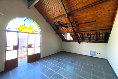 Casa para alugar com 500m², 6 quartos e 2 vagasSótão