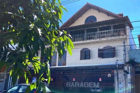Casa para alugar com 500m², 6 quartos e 2 vagasFachada