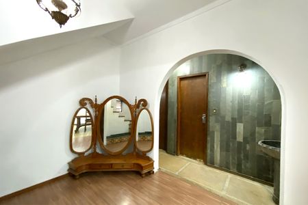 Casa para alugar com 500m², 6 quartos e 2 vagasHall da Escada