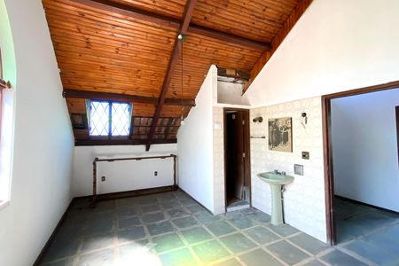 Casa para alugar com 500m², 6 quartos e 2 vagasSótão