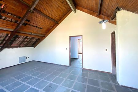 Casa para alugar com 500m², 6 quartos e 2 vagasSótão