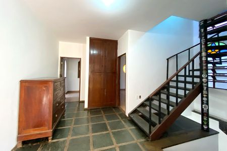 Casa para alugar com 500m², 6 quartos e 2 vagasSaleta