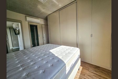 Suite de apartamento para alugar com 1 quarto, 74m² em Santo Amaro, São Paulo
