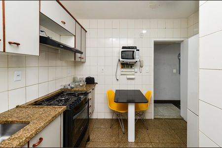 Apartamento à venda com 106m², 3 quartos e 2 vagasCozinha