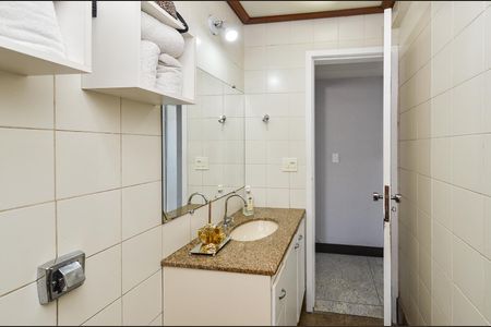 Apartamento à venda com 106m², 3 quartos e 2 vagasBanheiro Social