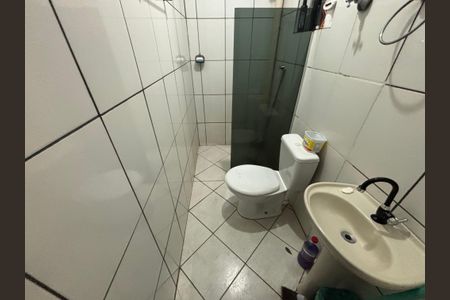 Banheiro de casa para alugar com 1 quarto, 56m² em Conjunto Residencial José Bonifácio, São Paulo