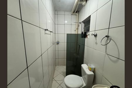 Banheiro de casa para alugar com 1 quarto, 56m² em Conjunto Residencial José Bonifácio, São Paulo